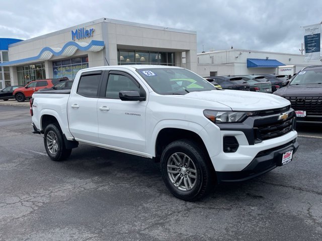 Used 2023 Chevrolet Colorado LT w/ LT Convenience Package II AWD/4WD image 2
