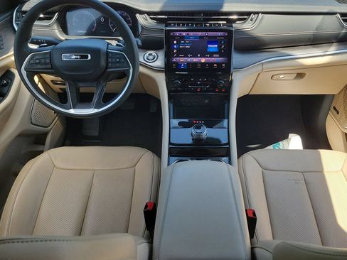 Used 2023 Jeep Grand Cherokee L Limited w/ Luxury Tech Group II RWD image 10