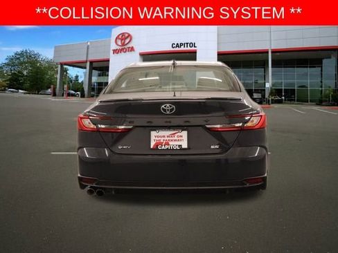 Used 2025 Toyota Camry SE image 5