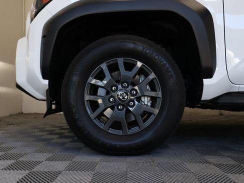 Used 2026 Toyota 4Runner SR5 AWD/4WD image 9