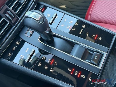 Used 2022 Porsche Macan S AWD/4WD image 17