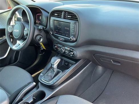 Used 2024 Kia Soul LX w/ Option Group 015 image 17