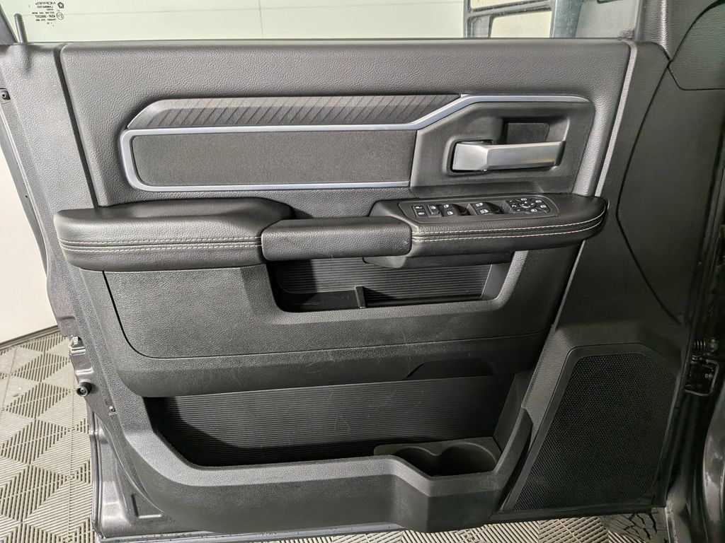 Used 2025 RAM 2500 Big Horn AWD/4WD image 16