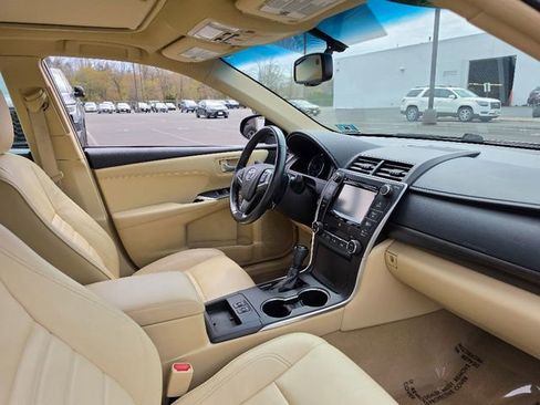 Used 2016 Toyota Camry XLE w/ Moonroof Package image 11