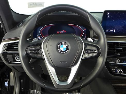 Used 2023 BMW 530i w/ Convenience Package RWD image 27