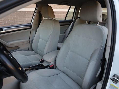 Used 2016 Volkswagen Golf S image 15