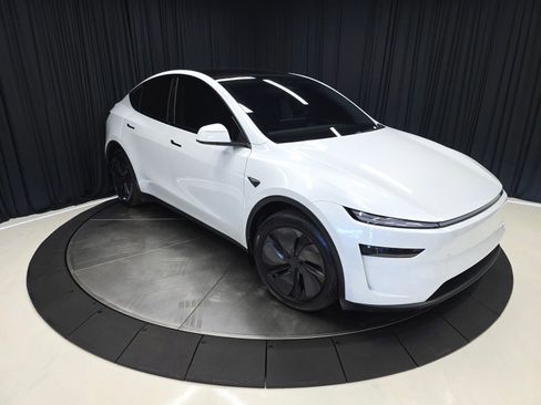 Used 2026 Tesla Model Y Long Range image 69