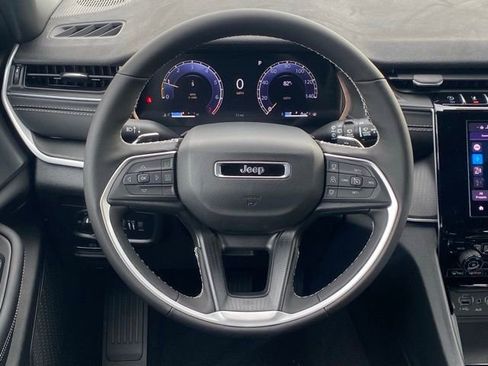 New 2025 Jeep Grand Cherokee L Altitude image 38