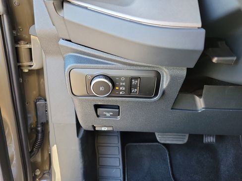 New 2025 Ford Bronco Outer Banks w/ Black Appearance Package image 9