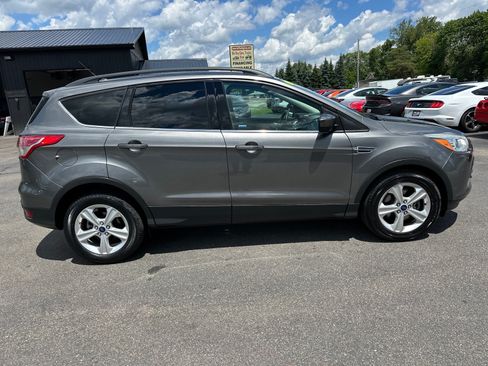 Used 2014 Ford Escape SE w/ Equipment Group 201A FWD image 2