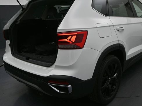 Certified 2022 Volkswagen Taos SE w/ Panoramic Sunroof Package FWD image 12