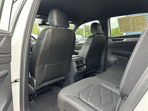 Used 2024 Volkswagen Atlas Cross Sport SE FWD image 14