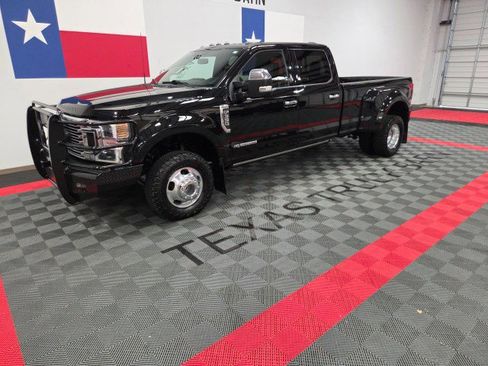Used 2022 Ford F350 Platinum image 2