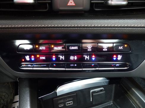 Used 2023 Buick Envision Avenir image 30