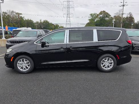 New 2026 Chrysler Pacifica Select image 9