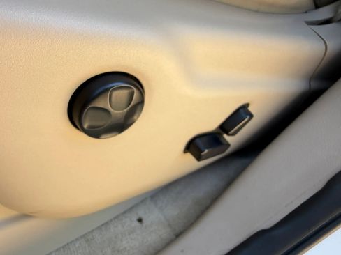 Used 2015 Jeep Grand Cherokee Overland image 26