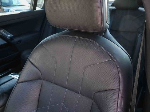 Used 2025 BMW 740i xDrive 740i xDrive image 28