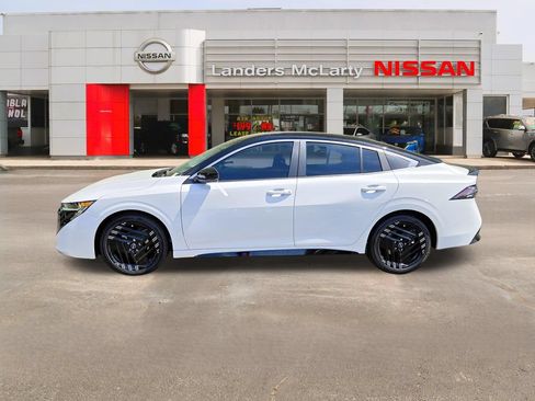 New 2026 Nissan Sentra SR w/ Floor Mat Package FWD image 6