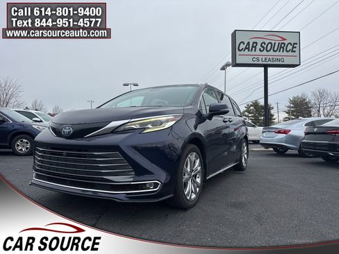 Used 2022 Toyota Sienna Platinum image 1