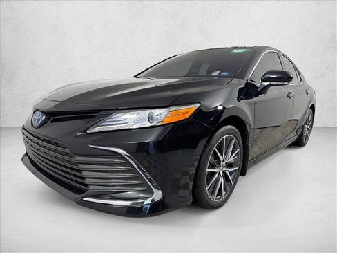 Used 2024 Toyota Camry XLE w/ Navigation Package FWD image 9