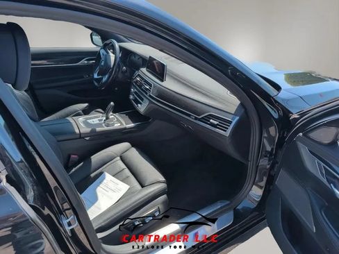 Used 2019 BMW 740i w/ M Sport Package RWD image 29