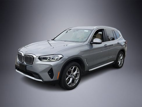 Used 2024 BMW X3 xDrive30i w/ Premium Package image 3