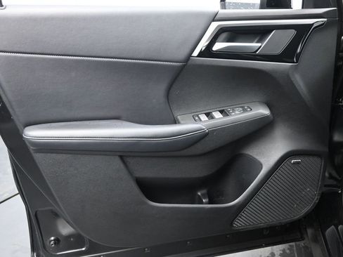 Used 2025 Mitsubishi Outlander AWD image 23