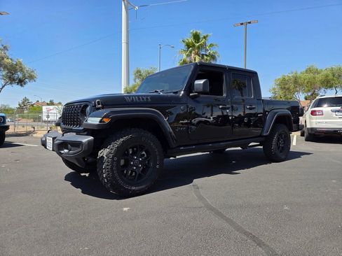 Used 2024 Jeep Gladiator Sport AWD/4WD image 2