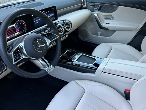 Used 2025 Mercedes-Benz CLA 250 image 9