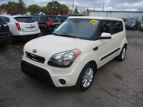Used 2013 Kia Soul + image 3