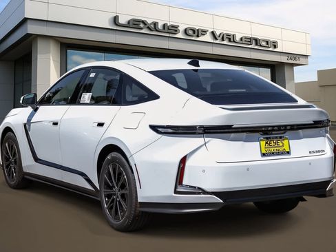 New 2026 Lexus ES 350h FWD image 2