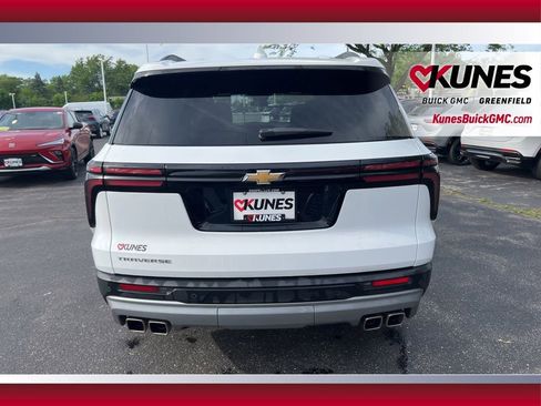 Used 2025 Chevrolet Traverse LT FWD image 6