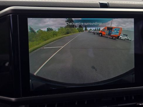 Used 2024 Jeep Wrangler Unlimited Sahara image 36