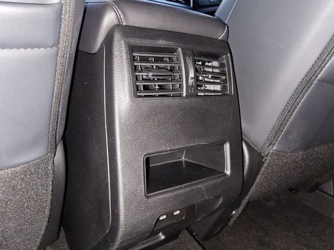 Used 2025 Mitsubishi Outlander SE image 16