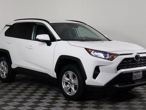 Used 2021 Toyota RAV4 XLE image 3