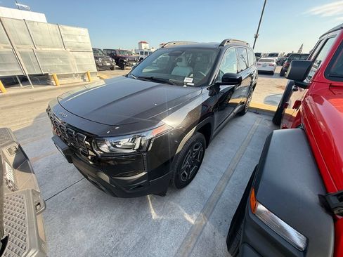 Used 2026 Jeep Cherokee Laredo AWD/4WD image 1