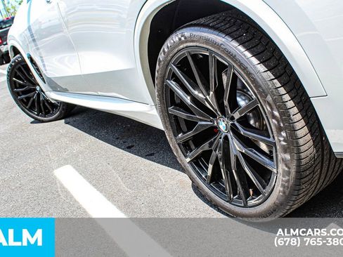 Used 2024 BMW X5 xDrive40i w/ M Sport Package AWD/4WD image 15