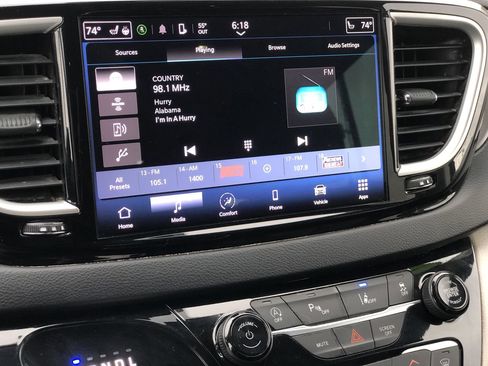 Used 2022 Chrysler Pacifica Touring-L image 21