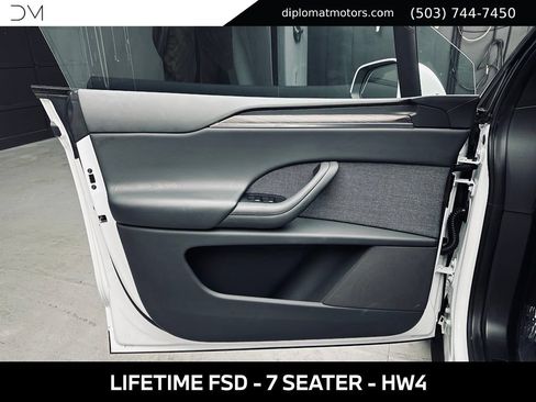 Used 2025 Tesla Model X AWD/4WD image 28