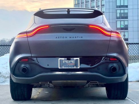 Used 2022 Aston Martin DBX Base image 5