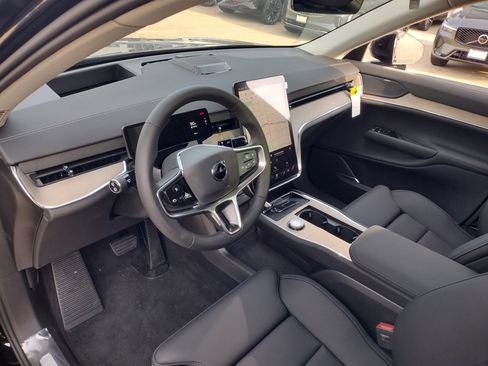 New 2025 Volvo EX90 Plus image 13