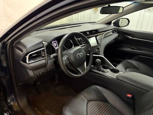 Used 2018 Toyota Camry SE w/ Moonroof Package FWD image 24