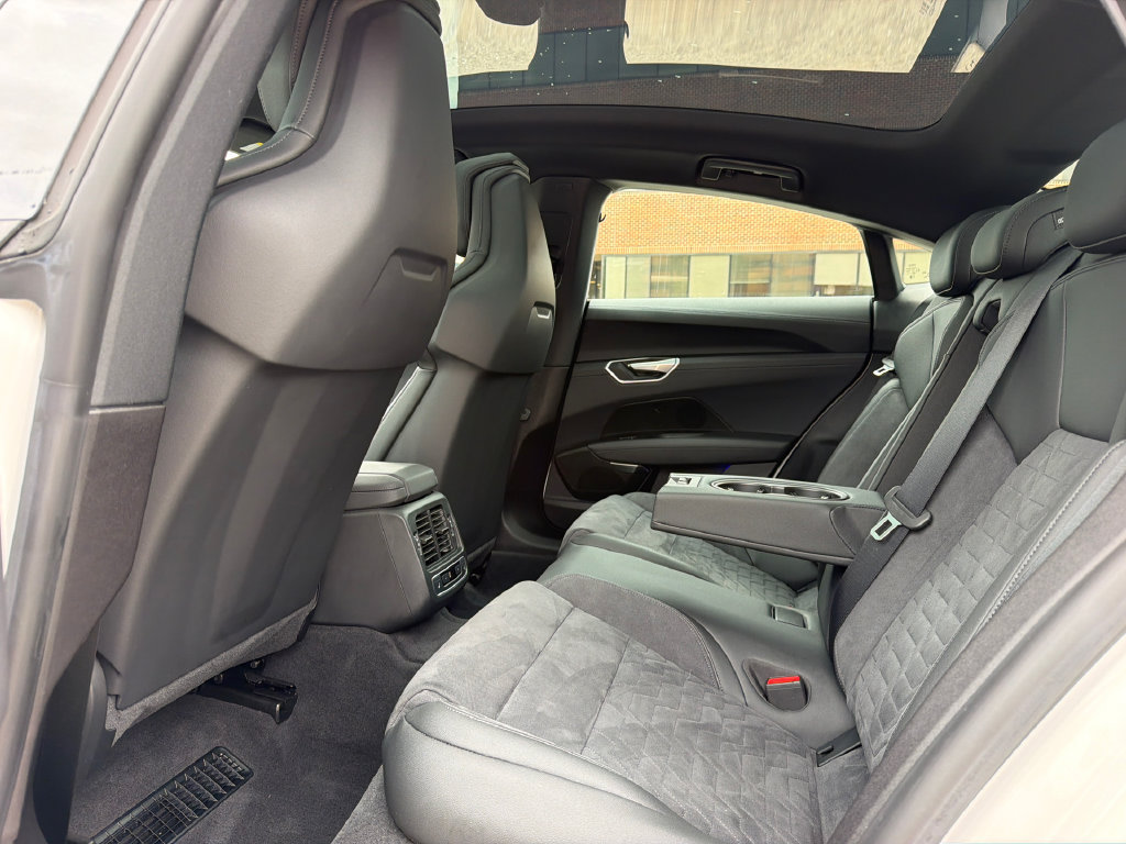Used 2024 Audi e-tron GT Premium Plus AWD/4WD image 21