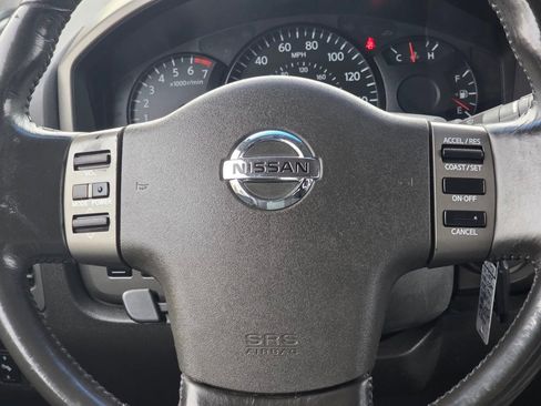 Used 2004 Nissan Titan SE image 15
