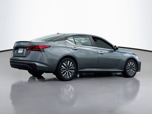 Used 2023 Nissan Altima 2.5 SV FWD image 7