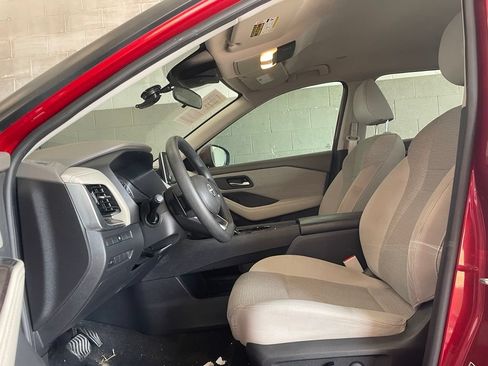 Certified 2022 Nissan Rogue SV FWD image 10