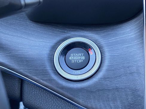 Used 2022 Jeep Grand Cherokee Overland w/ Luxury Tech Group IV image 25