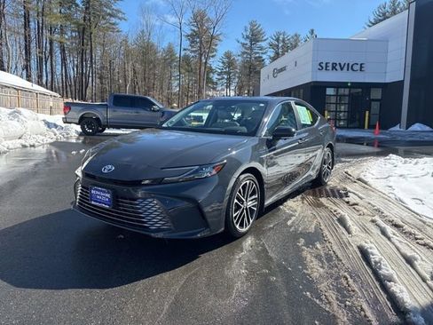 Used 2025 Toyota Camry XLE w/ Premium Plus Package image 3