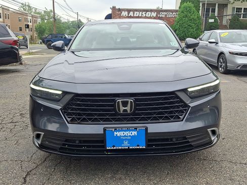 Used 2023 Honda Accord Touring image 2