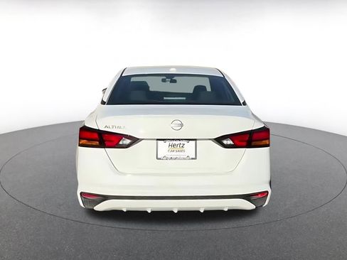 Used 2025 Nissan Altima 2.5 SV image 11